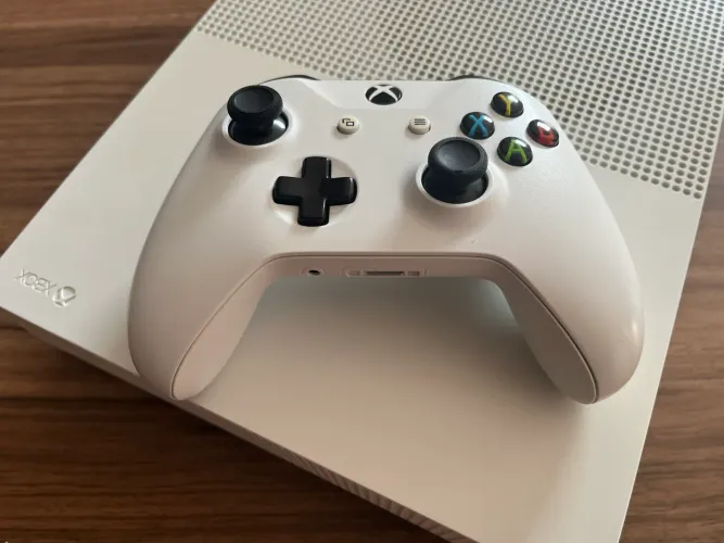 Xbox One S - 2 Tera + Controle Bluetooth