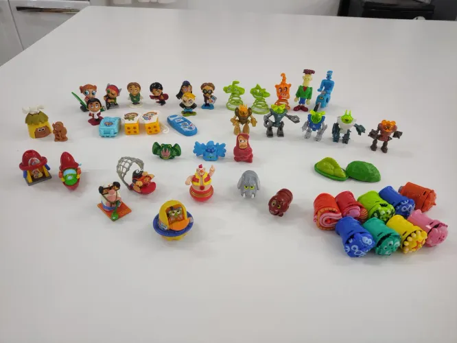Lote de Kinder ovo antigo