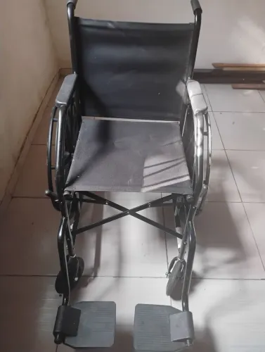 Cadeira de rodas e de banho 