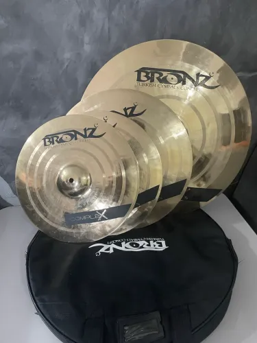 Vendo pratos para bateria 