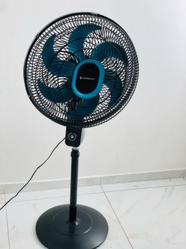 Ventilador de pé cadence