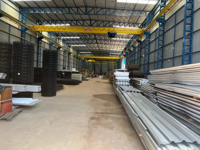 Galpão com renda 11.000 metros construidos,valor 40 milhões, aluguel 400 mil mês.