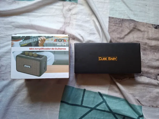 Mini Amplificador AROMA + CubeBaby Pedal