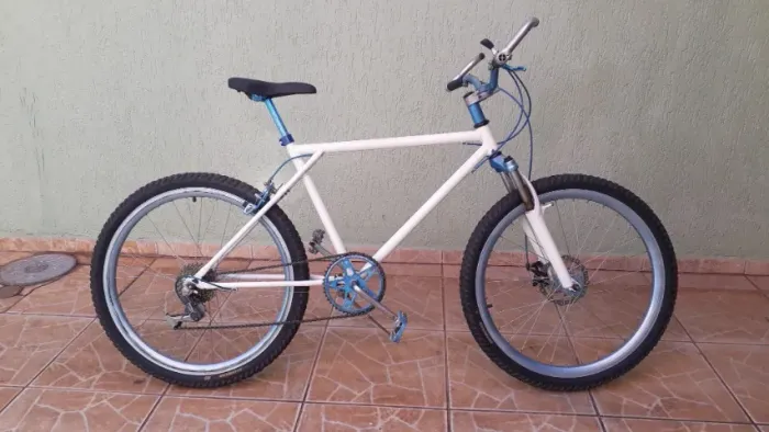 BICICLETA ANTIGA MTB ESTILO GT (Anos 90)