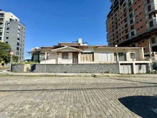 Casa para Locação comercial ou residencial, no bairro Victor Konder em Blumenau!