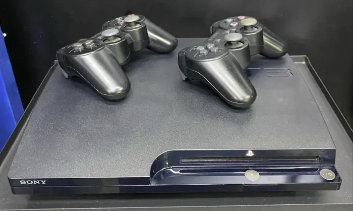 PS3 Desbloqueado 320GB + 2 Controles Originais + Vários Jogos | Revisado