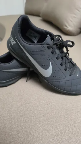 TÊNIS NIKE PARA FUTEBOL SUÍÇO/ SOCIETY