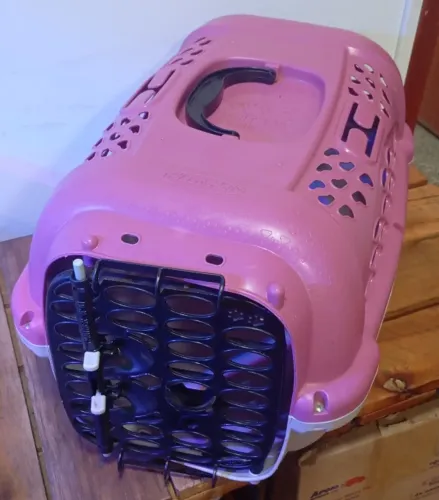 Caixa de transporte para pet rosa