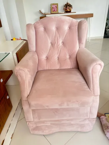 Poltrona de Amamentação com Balanço e Puff Lívia Linho rosa bebê - Mpozenato