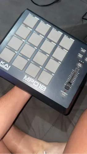 Controller Akai Professional MPD18 - Pad Controller USB para Beat/Ableton