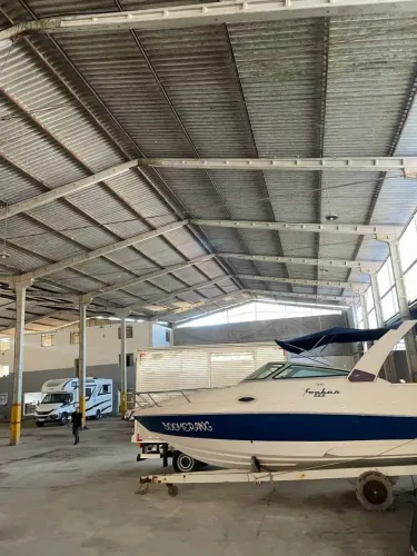 Estacionamento Coberto para Motorhomes, Vans e Veículos - Seguro e Amplo