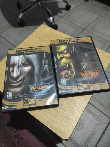 Cds Warcraft III + Frozen Throne originais em ótimo estado e sem arranhões!