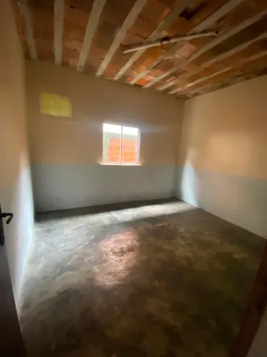 CASA COM 2 QUARTOS EM KENNEDY - ACEITO ENTRADA