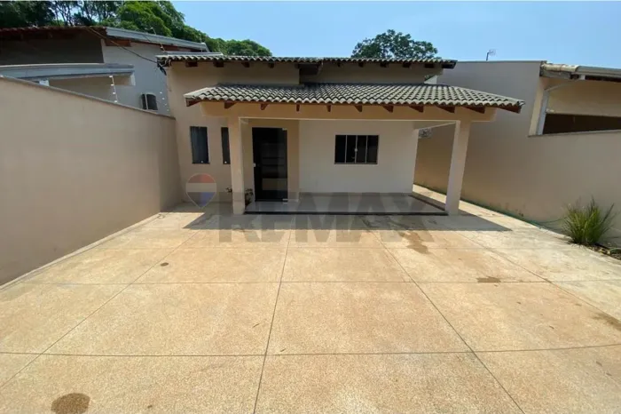 Casa com Suíte, Área Goumert e Piscina próximo a FIMCA em Jaru/RO