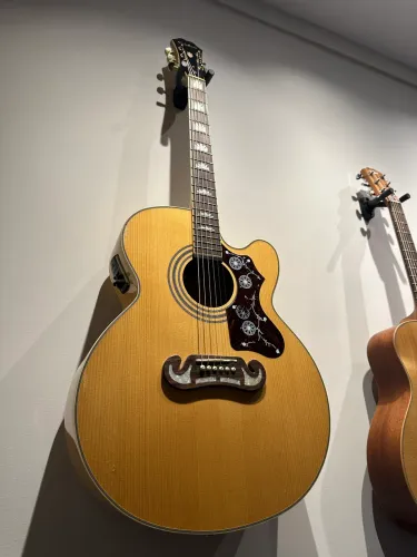 Epiphone EJ 200 CE com Fishman Matrix