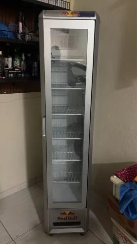 Vende- se geladeira rede bull zerada