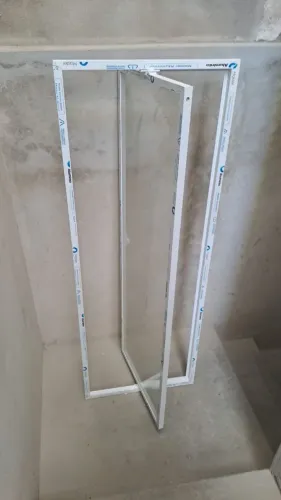 Janela pivotante alumínio Premium