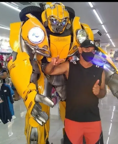 ESTOU VENDENDO UM Robô de Led- venda R$ 10.000