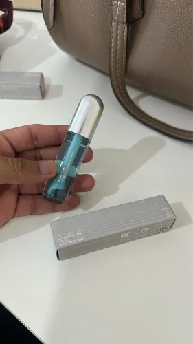 Lip oil R.E.M beauty ariana grande