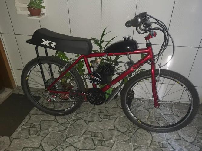 Bicicleta com motor 2 tempo super nova sem golpes