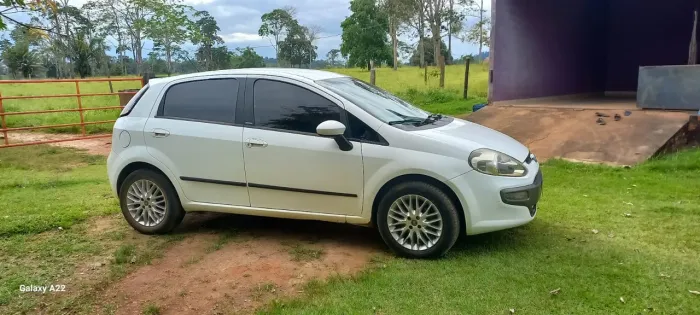 Fiat Punto Essence 1.6 Flex 16V 5P 2013