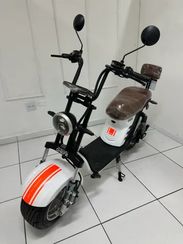 X12 Moto Chefe modelo Citycoco Pneu Largo apenas 500 km