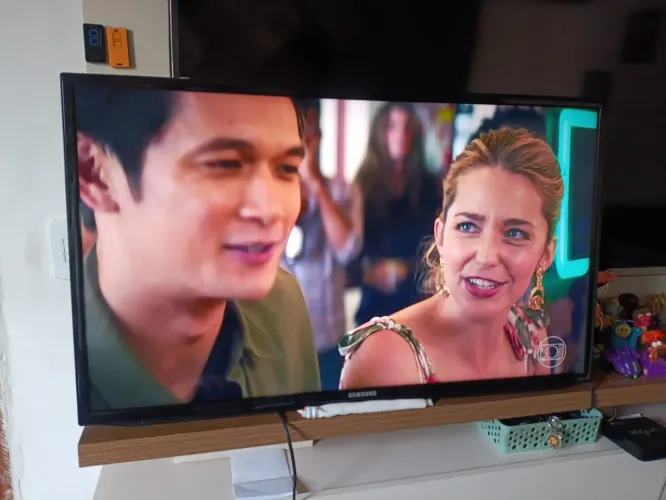 Tv 40 polegadas não é smart 