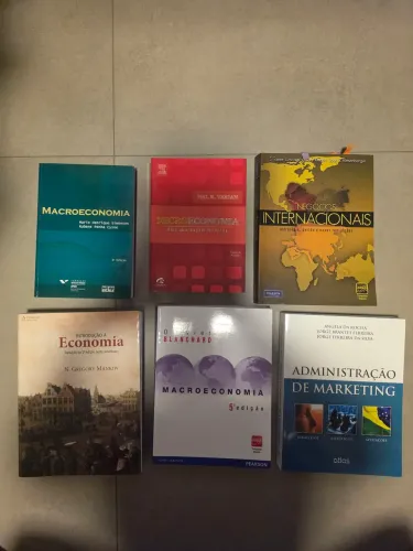 DOAÇÃO DE LIVROS ACADEMICOS