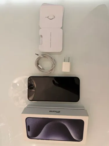 Vendo 01 iPhone 15 pro Max 256g blue titanium, em excelente estado.