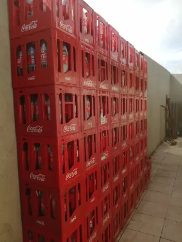 Caixa de coca e fritadeira elétrica