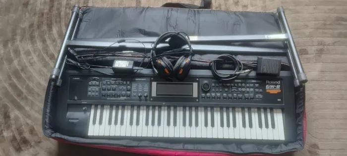 Teclado arranjador Roland GW-8