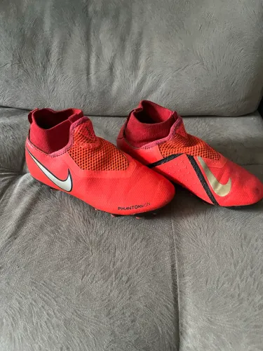 Chuteira Nike em perfeito estado
