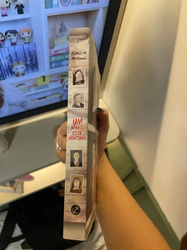 livro um de nos está mentindo 