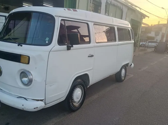 Volkswagen Kombi Lotação 1.6 MPI 2005