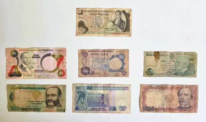 Coleção com 7 cédulas estrangeiras antigas - lote completo