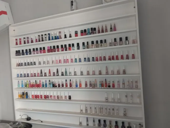 Vendo um repositor de esmaltes