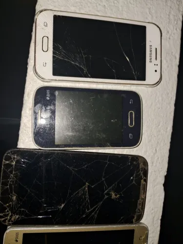 Lote de celulares sem carregador