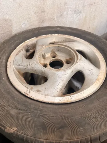 Jogo roda aro 13 4x 100 pneus ruin