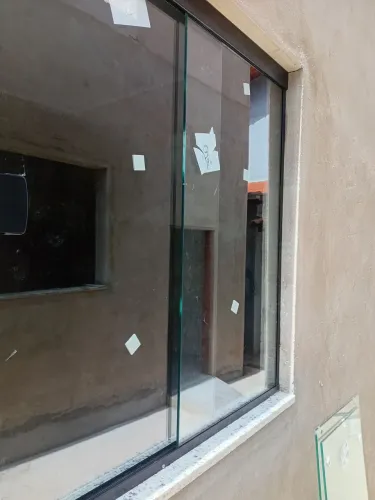 Manutenção de portas e janelas e vasculares do banheiro