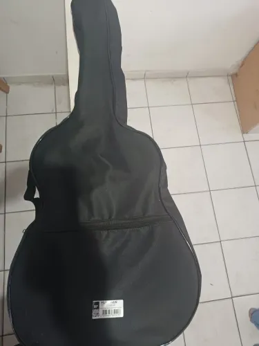 Vende-se violão com dois meses de uso