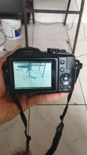 Camera fotográfica Panasonic ela tá com a tela embaçada mais tá funcionando perfeitamente