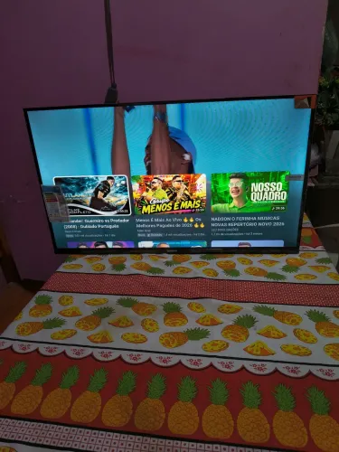 Tv smat 32 polegada nova no plástico ainda numca foi usada 