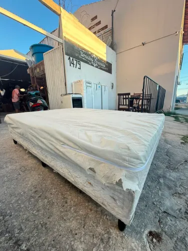 Vendo base com colchão
