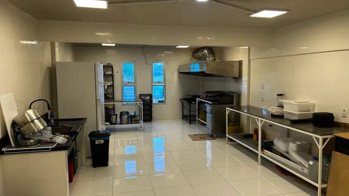Alugo  pr delivery ou promoção cozinha equipada , pr vários tipos de comida ! 