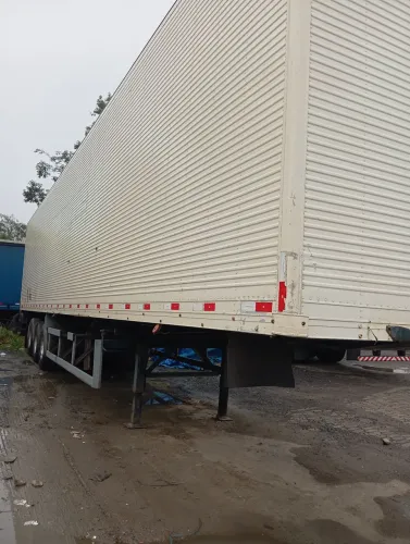 BAU randon 28 paletes 14,60 x 2,74 altura com pneus ano 2002