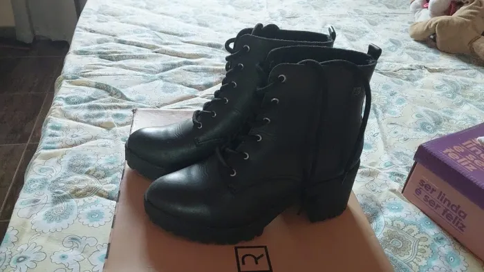 Doação Bota Vizzano - tam.37 - cano baixo de cadarço - seminova 