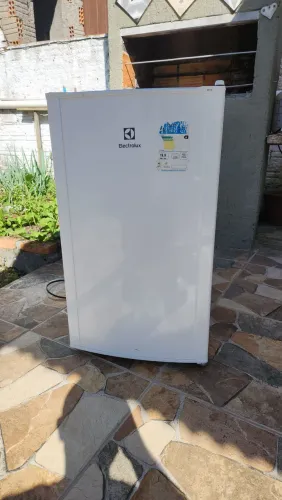 Lindo Frigobar 122L Electrolux