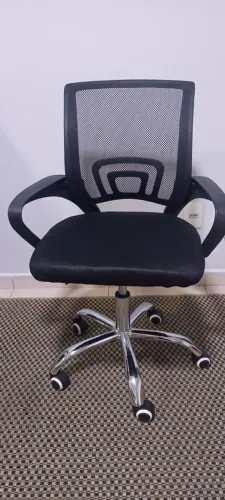 Cadeiras de escritório.