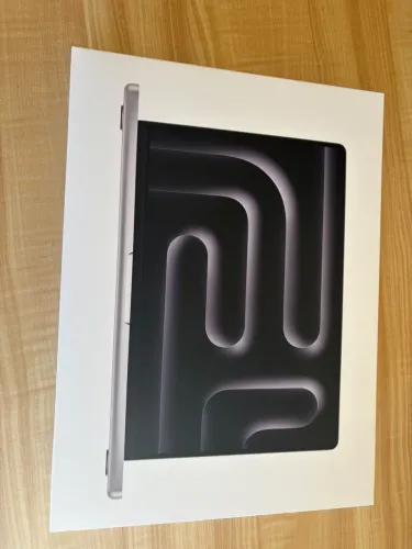 MacBook M5 pro(Chip M5 PRO) 24GB RAM e 1 Tera de Armazenamento.