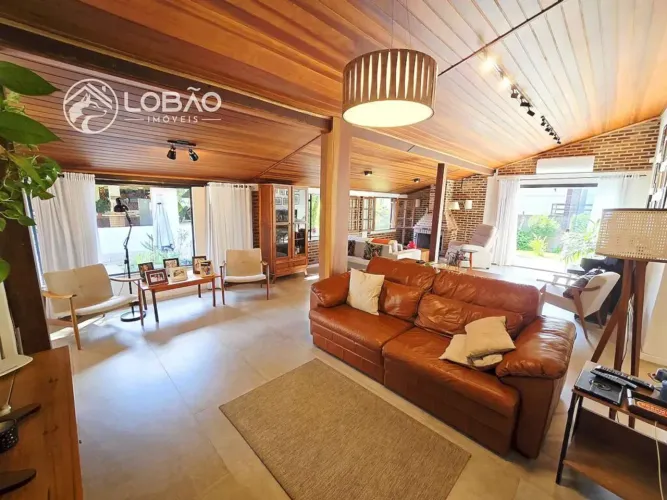 Casa com lago à venda no Bela Vista em Penedo, Itatiaia RJ